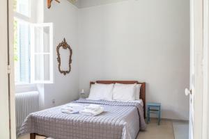 Athenian Yard Near Acropolis