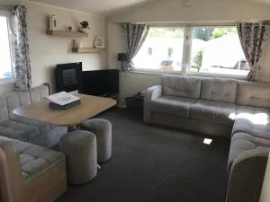 Stunning deluxe 3 bedroomed caravan with CH, DG and decking. - 波尔顿乐法尔德
