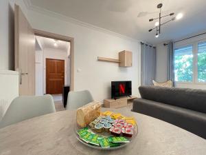 Downtown Retreat 67sqm apt in Neos Kosmos