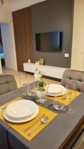Skyblue Central apartment - 2 Bedrooms & free parking