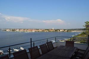 Apartment in Nin with sea view terrace air conditioning WiFi 48684