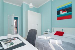 Modern Colorful Apartment in Kazimierz by Renters