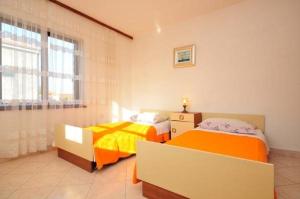 Apartment in Nin with loggia, air conditioning, Wi-Fi (4869-5)