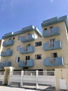 Apartamento bem equipado com ar condicionado e churrasqueira a 100 metros da praia - 02 dormitórios - Edifício Água Viva