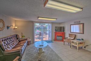 Boat Launch on Lake Hamilton Cozy Cottage!