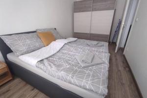 Silent flat with SAUNA in the centre of Bratislava, 7min walking distance to downtown