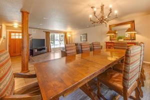 5 Bed 3 Bath Vacation home in Sunriver