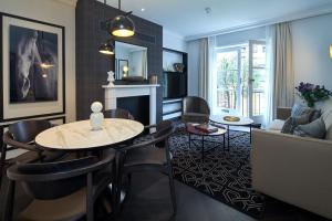 Superior Two bedroom Apartment room in Lexham Gardens by Cheval Maison