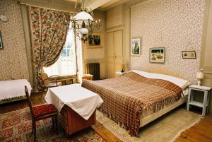 B&B / Chambres d'hotes Chateau De Pont-Sal : Chambre Double - Vue sur Jardin