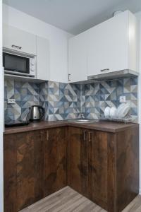 Подобово світлі апартаменти MYFREEDOM пішки до метро Шулявська