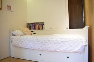 Incredible 2-Bedroom Flat in South Kensington - image 1