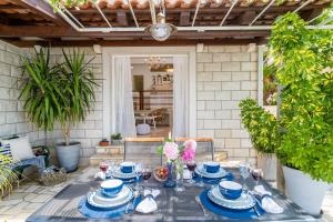 Apartments Ratac Lobrović with private beach and beautiful sunset