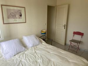 Appt avec parking, clim, wifi à 50 m de la plage