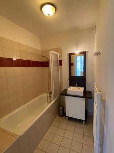 Appartements Bagneres de Luchon, Residence Val de Jade, Beau T3 meuble, plein centre, pour 4 ou 6 personnes : photos des chambres