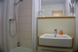 FeWo mit Meerblick, gratis Nutzung vom AHOI Erlebnisbad und Sauna in Sellin - Haus Blick zur See FeWo 10