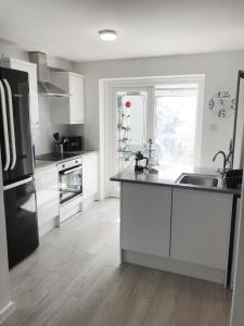 Stanley Holiday Home-Free Parking & Self check-in