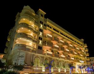 Omar Elkhaiam Hotel