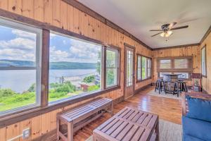 Watkins Glen Lakeview Cottage with Waterfall!