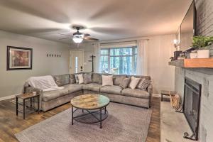Sunroom, Fire Pit and Sauna Lake Locust Village Gem