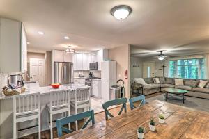 Sunroom, Fire Pit and Sauna Lake Locust Village Gem