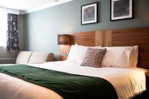 The Oatlands Chaser by Innkeeper's Collection - Ashford