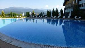 1 Bed - Sleeps 4 - Pets - Mountain Views