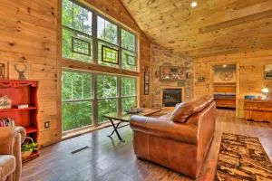 Butler Cabin on 19 Acres with Hot Tub and Fire Pit! - Lucas