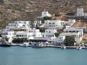 Yacht Front Studio - Back Yard - No 7 - Tzamaria