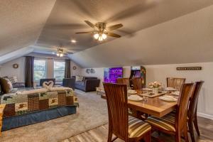 Baby Bear by HoneyBearCabins