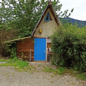 Cabane dans un pommier