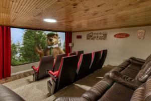 Fun & Games by HoneyBearCabins 2BR1BA Sleeps 7