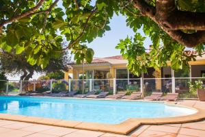 Villas minivilla lilas independante a Calvi avec jardin et piscine jardin et bbq : Villa