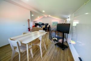 Casa do Beco - Fabulous 3 Bedroom House with an Office, Seia, Serra da Estrela