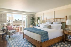 King Room with Partial Ocean View room in Shutters On The Beach