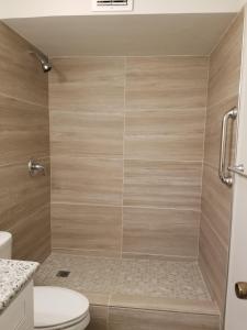 One Bedroom Condos with Lanai near Ala Wai Harbor - Perfect for 2 Guests