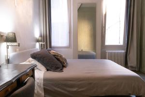Hotels Hotel Saint Florent : photos des chambres