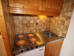 Appartements Studio cabine chaleureux 4 pers, animaux ok, parking, skis - FR-1-293-7 : photos des chambres