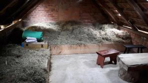 Bett im Heu auf Bauernhof Free WiFi