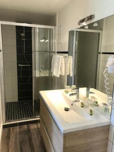 B&B / Chambres d'hotes Le Clos Fleuri - Maison Vigier : photos des chambres