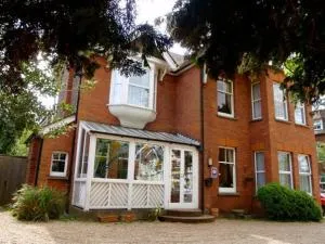 Wimblehurst Hotel - Slinfold