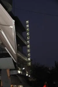 Hotel Selini - 卡尔派尼西翁