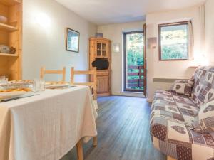 Appartement Montvalezan-La Rosi?re, 1 pi?ce, 4 personnes - FR-1-275-112
