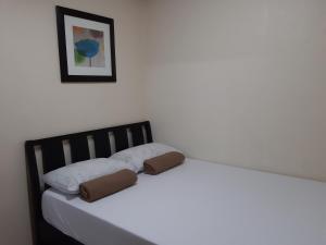 Mireyas 2BR Condo at Zone Vill - Burnham Park