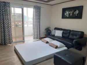 Mireyas 2BR Condo at Zone Vill - Burnham Park