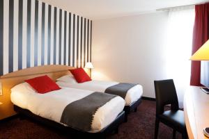 Hotels Logis L'Oree de Chartres - Barjouville : photos des chambres