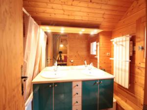 Chalets Chalet Les Carroz d'Araches, 4 pieces, 8 personnes - FR-1-572-107 : photos des chambres