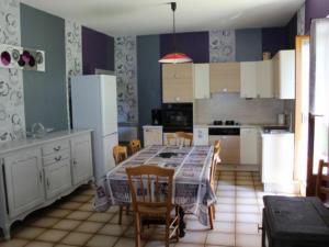 Maisons de vacances Gite Haudonville, 4 pieces, 6 personnes - FR-1-584-89 : photos des chambres