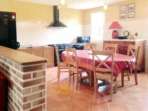 Maisons de vacances Gite Villentrois-Faverolles-en-Berry, 5 pieces, 8 personnes - FR-1-591-225 : photos des chambres