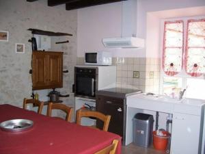 Maisons de vacances Gite Cravant, 4 pieces, 6 personnes - FR-1-590-21 : photos des chambres