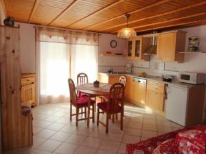 Maisons de vacances Gite Basse-sur-le-Rupt, 2 pieces, 4 personnes - FR-1-589-62 : photos des chambres